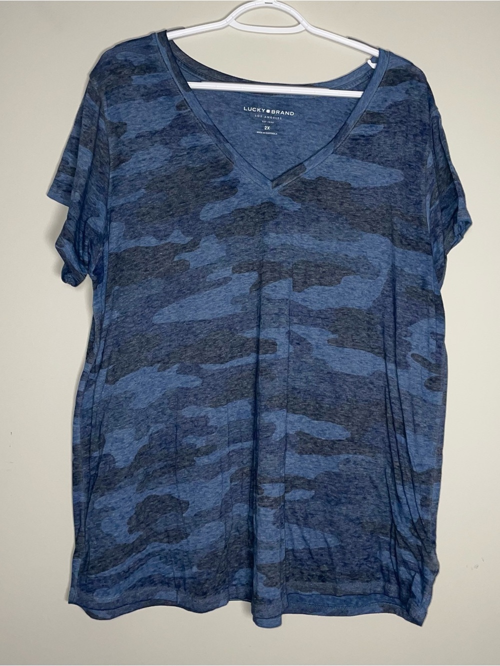 Lucky Brand 2X V Neck Blue Camoflauge Pattern Cotton Blend Classic Simple Tee